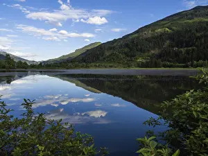 Immagini con data 13 giugno 2024: Clouds reflected lake print gaishorn see austria