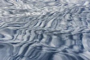 Blue Wave Pattern Stampe: Clouds reflected on the surface of the sea