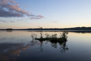 Evening Mood Landscape Stampe: Clouds reflected on the water surface