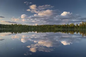 Scandinavian Cloud Landscapes Stampe: Clouds reflected on the water surface