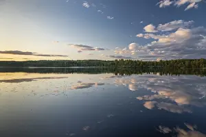 Scandinavian Cloud Landscapes Stampe: Clouds reflected on the water surface