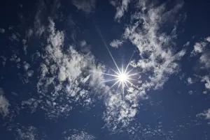 Light Beam Photography Stampe: Cloudy sky with altocumulus clouds and sun rays