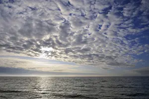 Baltic Sea Evening Atmosphere Stampe: Cloudy sky, cloud formations in front of the setting sun