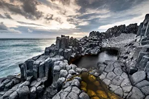 Coastal Basalt Columns Stampe: Coastal basalt cliffs, basalt columns