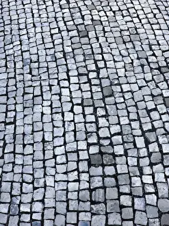 Urban Paving Stone Stampe: A cobblestone texture image
