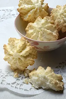 Coconut Macaroons Stampe: Coconut macaroons in shell