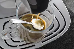 Grocery Store Beverages Stampe: Coffee Machine Making a Coffee