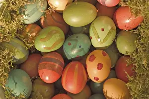 Coloured Easter Eggs Stampe: Coloured Easter eggs in the moss
