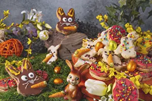 Christian Easter Traditions Stampe: Colourful decorated Easter biscuits with Easter decoration