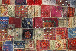 Rajasthan Handicrafts Stampe: Colourful patchwork carpet with small mirrors