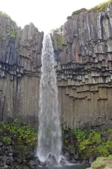 Icelandic Geology Stampe: Columnar basalt with waterfall