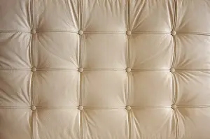Dramatic Lighting Stampe: Comfortable buttoned leather pattern with dramatic lighting