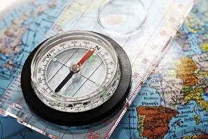 Compass Studio Shot Stampe: Compass on globe