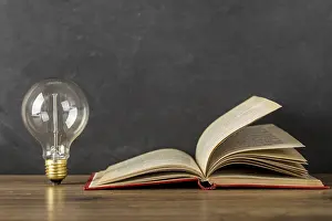 Learning Concept Image Stampe: Composition with book light bulb
