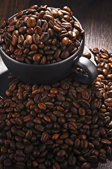 Breakfast Tableware Stampe: Composition with cup of coffee and beans