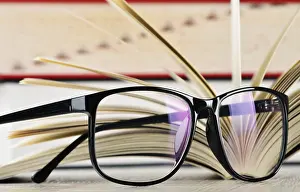 Educational Institution Art Print Stampe: Composition with glasses and books on the table