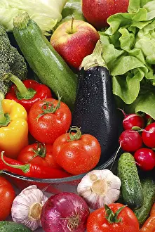 Nutritionally Balanced Diet Stampe: Composition with raw vegetables