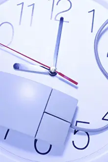Studio Shot Symbolic Picture Stampe: Computer mouse on clock