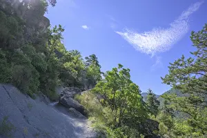 European Hiking Trails Stampe: Conspicuous cloud in the sky. Sandstone labyrinth hike Gres d'Annot