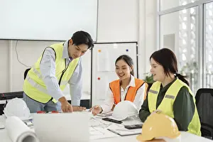 Diverse Construction Team Stampe: Three construction professionals