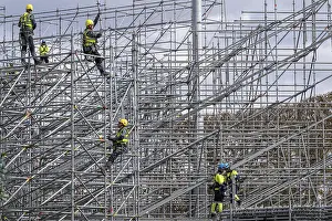 Urban Construction Work Stampe: Construction workers on scaffolding