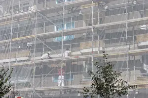 Architecture Detail Stampe: Construction workers among scaffolding
