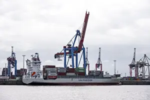 Hamburg Container Terminal Stampe: Container ship, loading cranes and stacks of containers