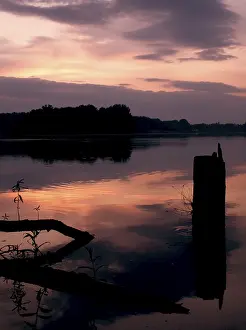 Evening Atmosphere And Mood Stampe: Cool dramatic sunset lake