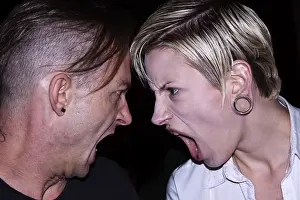 Young Couple Arguing Stampe: Couple screaming at each other
