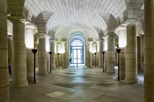 Deserted Gravesite Stampe: The crypt of the Pantheon