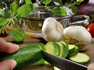 Vegetarian Meal Prep Stampe: Cut courgette