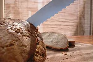 Eating Habits Stampe: Cutting bread