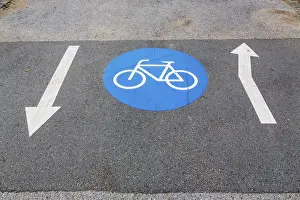 Bicycle Lane Markings Stampe: Cycle path marking on a pavement