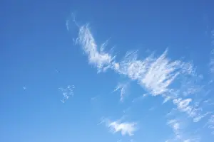 Clear Blue Sky Stampe: Delicate, white feather clouds
