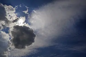 Backlit Cloud Formations Stampe: Different cloud formations with sun emerging