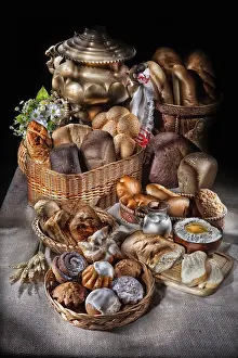 Bread Types Stampe: Different kinds of bread on a canvas studio background