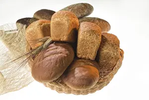 White Bread Nutrition Facts Stampe: Different kinds of bread on a studio background