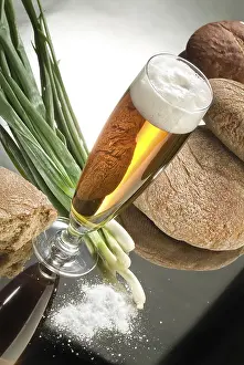 Bread Types Stampe: Different kinds of bread on a studio background