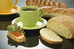 Bread Types Stampe: Different kinds of bread on a studio background