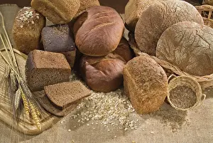 White Bread Studio Shot Stampe: Different kinds of bread on a studio background