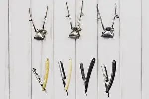 Personal Hygiene Stampe: Different razors table