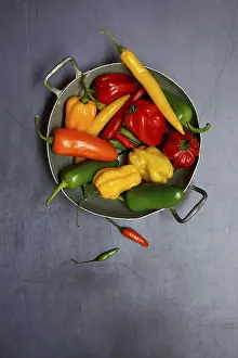 Fruit Vegetable Images Stampe: Different types of peppers in shell, Germany