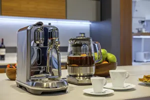 Coffee Machine Stampe: Dining table with coffee machine
