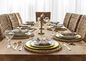 Elegant Table Setting Stampe: Dining table with plates