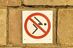 Deserted Swimming Pool Stampe: No diving, sign
