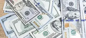 US Dollar Notes Stampe: Many hundred dollar bills on the table