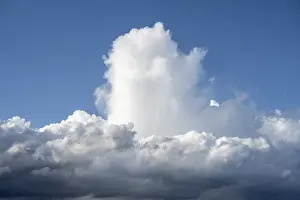 Cloudy Atmospheric Mood Stampe: Dramatic cloud formation, fast rising (cumulus) clouds