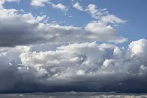 Cloudy Background Image Stampe: Dramatic cloud formation, filling the format