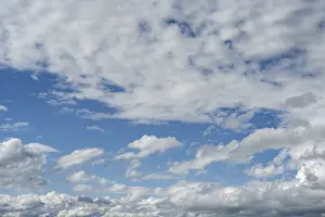 Cloudy Mood Wallpaper Stampe: Dramatic cloud formation, filling the format