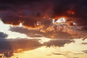 Dramatic Cloud Sky Stampe: Dramatic cloud sky at sunset, orange